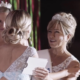 Jennifer se také podílela na nazpívání titulního songu. A jelikož to bylo právě s Dolly Parton, splnil se jí tak dětský sen,