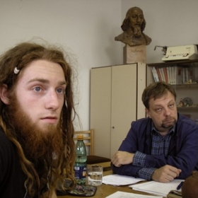 Také jde o příběh party studentů gymnázia, kteří se věnují malování graffiti. 