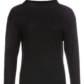 Oversized svetr lze nosit jako šaty. Dejte si pod něj černé silonky či legíny a doplňte páskem. 