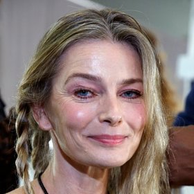 V roce 1968 emigrovali její rodiče do Švédska, Pavlína zůstala v Československu. Úřady jí dovolily odjet za rodiči až v roce 1975, kdy se za ně přimluvil švédský premiér Olof Palme.