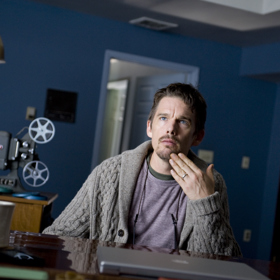 Herec Ethan Hawke ztvárnil ve filmu vlastně sám sebe, jelikož i v reálném životě se, mimo jiné, věnuje psaní.