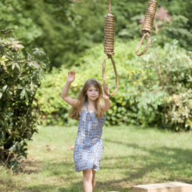 Začíná boj o holý život.