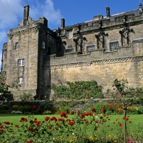Stirling Castle - V prostorách hradu se nachází muzeum, v němž jsou umístěny zbraně, uniformy, ale také jedinečná sbírka skotského národního nástroje – dud.
