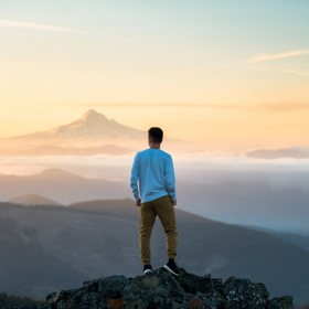 Zatímco žena s nízkým sebevědomím nejčastěji řeší svůj vzhled, muž se zaměřuje na jiné oblasti, zpravidla finance, majetek a osobní moc.
