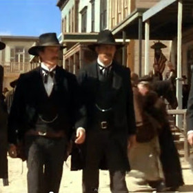 Autobiografický western o šerifovi jménem Wyatt Earp, člověk, který se již za svého života stal legendou.