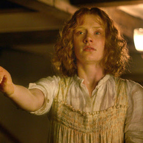 Vše začíná ve vesnici obklopené neprostupným lesem, do něhož je vstup již léta zakázán kvůli tvorům, žijícím v lesích, s nimiž vesničané uzavřeli před lety smlouvu o příměří. 