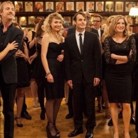  Pokud se přestanou prodávat, dostanou od něj 30 000 USD v hotovosti na ruku.