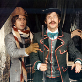 Vzpomínáte, jak pod náporem Telekeho hlasivek praskla sklenička? Byla vyrobená z takzvaného cukrového skla a rozstřelena vzduchovkou z vedlejší místnosti.