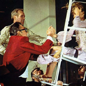 Ve Skleněném pekle se objevilo i několik herců ze žánrově spřízněného Dobrodružství Poseidonu.