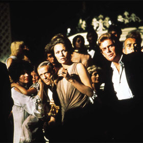 Herci se nemohli dohodnout, čí jméno by mělo být v titulcích uvedeno jako první. Nakonec zvolili řazení dle abecedy.