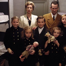 Pro herečku Corinnu Harfouch byla scéna, ve které otráví svých šest dětí, tak emotivní, že skoro zkolabovala.