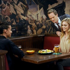 Ačkoli hrál playboye, ve skutečnosti je gay. Přesto, jak sám říká, mu spousta žen nabízí sňatek.