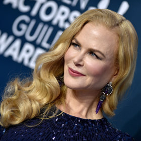 Jestli jste fanynkou dlouhých vlasů, ale myslíte si, že k vašemu věku nejdou, tak si vezměte příklad třeba z Nicole Kidman. 
