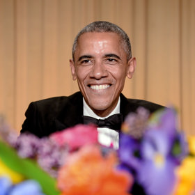 Od roku 2005, kdy se Barack Obama stal součástí amerického senátu, až do konce své prezidentské funkce si manželé přišli přibližně na 20,5 milionů dolarů (461 milionů korun). Podle odhadů Americké univerzity ale jeho jmění může jednou dosahovat hodnoty 242,5 milionů dolarů (5,5 miliardy korun).