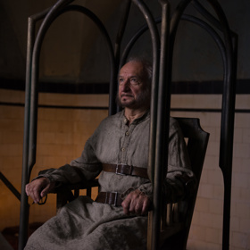 Film vznikl na námět povídky E. A. Poea Metoda doktora Téra a profesora Péra.