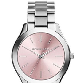 Podbarvený ciferník hodinky oživí a zvýrazní. Jenom je potřeba zvolit k nim správnou kombinaci oblečení.