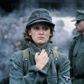 Režisér filmu Oliver Hirschbiegel se podílel i na známém seriálu Komisař Rex.