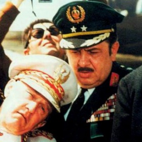 ...a nápadem na zrušení armády chtěl protestovat proti okupaci.