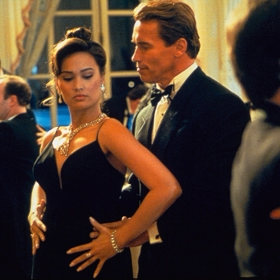 Film byl svým rozpočtem přesahujícím 100 milionů dolarů zařazen do Guinessovy knihy rekordů...