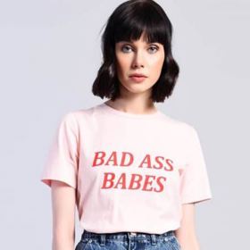 Ultra mini sukně jsou vhodné pro ženy, které jsou vysoké a mají perfektní postavu. Ne pro všechny ženy budou ideální. 