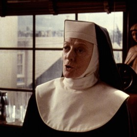 Maggie Smith: žena stvořená pro důstojné role. Jako Matka představená...