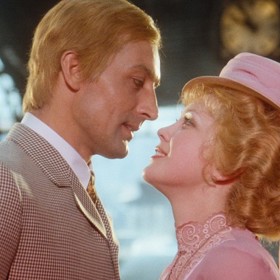 O roli Cartera se ucházel i Jiří Kodet. Bohužel ale tehdy zrovna byl v nemilosti režimu, a tak dostal stopku. 