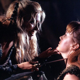 Během natáčení se Lucy provdala za jednoho z producentů seriálu. Oním šťastlivcem byl Rob Tapert.