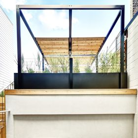 Různé zóny dělají venkovní obytný prostor obzvláště dynamickým a neobyčejným. Každá z nich má svou vlastní funkci.