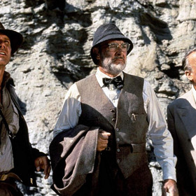 Indiana Jones a Poslední křížová výprava(1989): Až v této epizodě jsme se dozvěděli, že se Jones pojmenoval po svém psu.