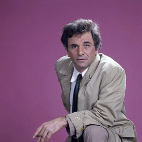 Onen slavný baloňák, ve kterém vystupoval v seriálu Columbo, si Peter koupil sám.