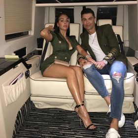 Cristiano Ronaldo má styl a tak ne nadarmo tvoří třetinu jeho příjmů právě ty z reklam na různé produkty. 