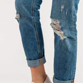 Plátěné tenisky (186 Kč) si již můžete vzít třeba k šatům či sukním. 