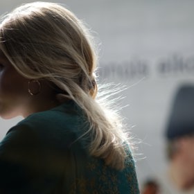 Přestože je nevěra pro každý vztah velkou zkouškou, vztah zpravidla nenávratně poničí až neadekvátní reakce na nevěru.