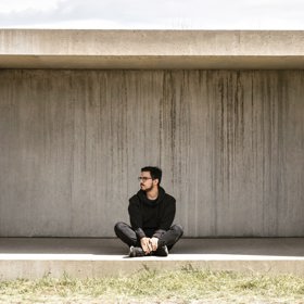 Trpělivost chybí zejména mužům. Usilují o rychlé řešení a mají sklony k unáhleným rozhodnutím. Do hry navíc vstupuje ješitnost a mužské ego. Proto také mívá nevěra ženy na vztah fatální dopad častěji než nevěra muže.