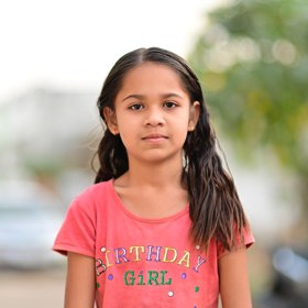 Děti by měly v závislosti na věku a stupni vývoje postupně přebírat odpovědnost za své konání, rozhodovat se o svém životě a v rozumné míře nad ním mít kontrolu. Jedině tak si dítě vybuduje psychickou odolnost a dokáže samostatně zvládat nejrůznější úkoly i své emoce.