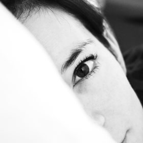 Ať se chování partnera změní k horšímu, či lepšímu, změna chování ve vztahu je vždy podezřelá.