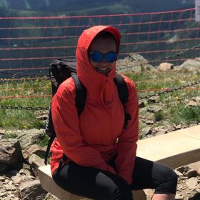 Ráda chodí i s dětmi po horách a jezdí na výlety.