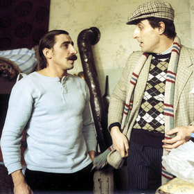 Karel Heřmánek chtěl zažít nějakou pořádnou akci. Tak jej Pavel Zedníček vzal ke strýci na Moravu. Slivovice tekla proudem. Pak chtěl, již notně opilý, vykonat na veřejnosti potřebu. V tom jej ale spatřil horlivý policista a bacil nebohého herce obuškem po hlavě.