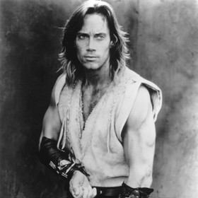 V seriálu se objevil i herec Bruce Cambell známý z legendární hororové série Mrtvé zlo.