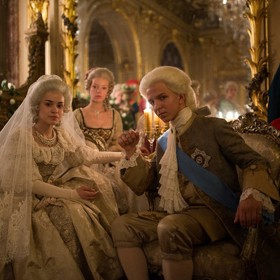 Kromě replik, které musely přesně odpovídat originálu, se tvůrcům podařilo sehnat několik předmětů z 18. století.