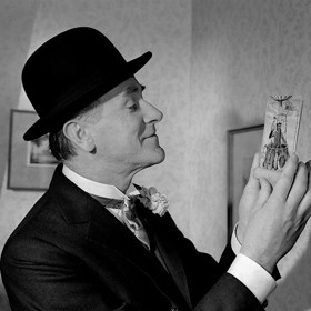 Štáb nechal na natáčení přivézt náklaďák plný hraček z Japonska, neboť ty, které potřeboval, nebyly u nás k mání.