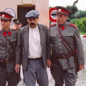 Sláva se v jeho rodině dědí geneticky: otec je herec, bratr zase režisér a švagr zvítězil na olympiádě ve slalomu.