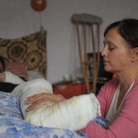 Ošetřovatelka Vlasta je inspirována matkou režiséra, která toto povolání vykonávala. 