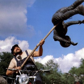 Politicky tíhnul k pravici a ke straně Berlusconiho.