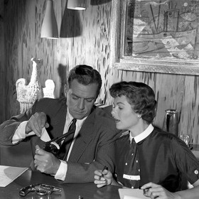 Autor předlohy Gardner se objevil v poslední řadě jako bezejmenný soudce.