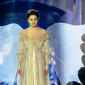 Když Popelka, Danielle, plave v jezeře, používá obrácený styl prsou, který byl oblíbený zejména ve středověku. Byl označován jako ten, jenž slouží k záchraně.