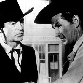 Že se tváří Gary, jako by trpěl? Vždyť ano! Zrovna měl žaludeční vředy.