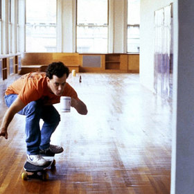 ... za prvé: jeho dřívější role nebyly ve filmech, které by se daly označit slovem rodinné, takže by jeho jméno mohlo odradit některé diváky. Za druhé: honorář šest milionů byl zcela nepřijatelný.